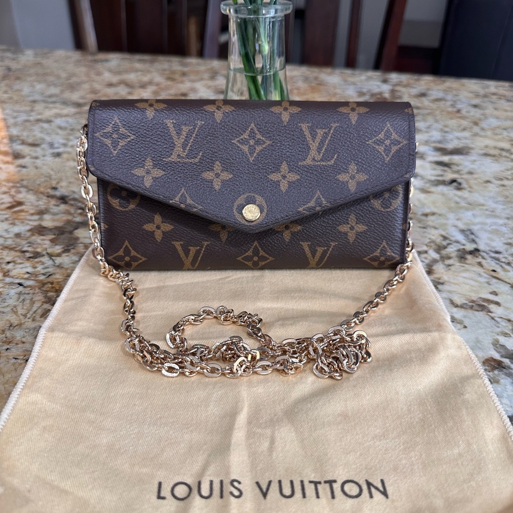Authentic Louis Vuitton Sarah Wallet – Microchip (with Dust Bag & Box)